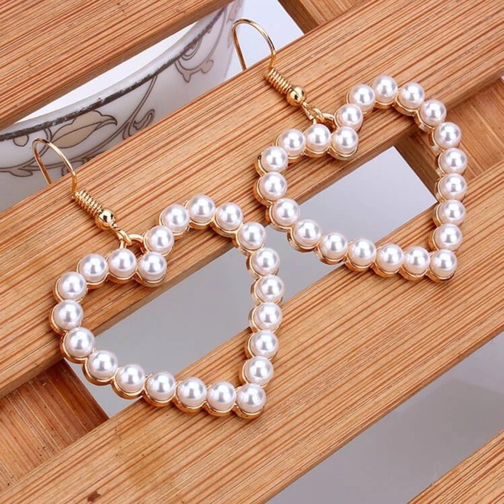 Cute heart cutout dangle earrings with pearls
